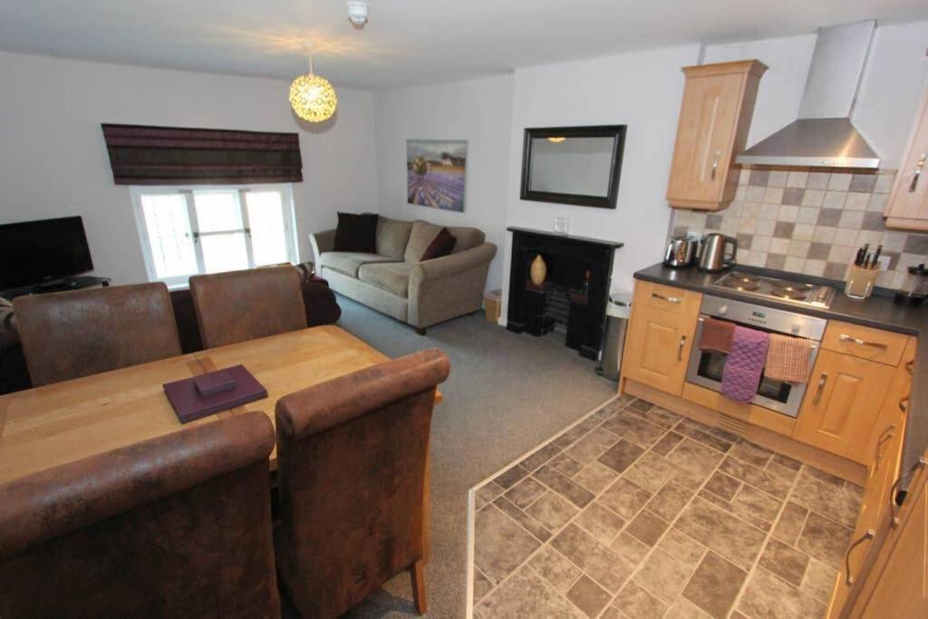 Top Floor Character Apartment In The Heart Of The City Centre Chester Exterior foto